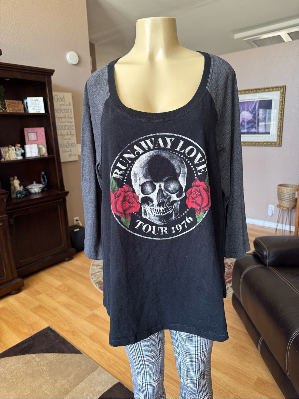 Torrid Black & Charcoal 'Runaway Love Tour 1976' Graphic Raglan Top-XL